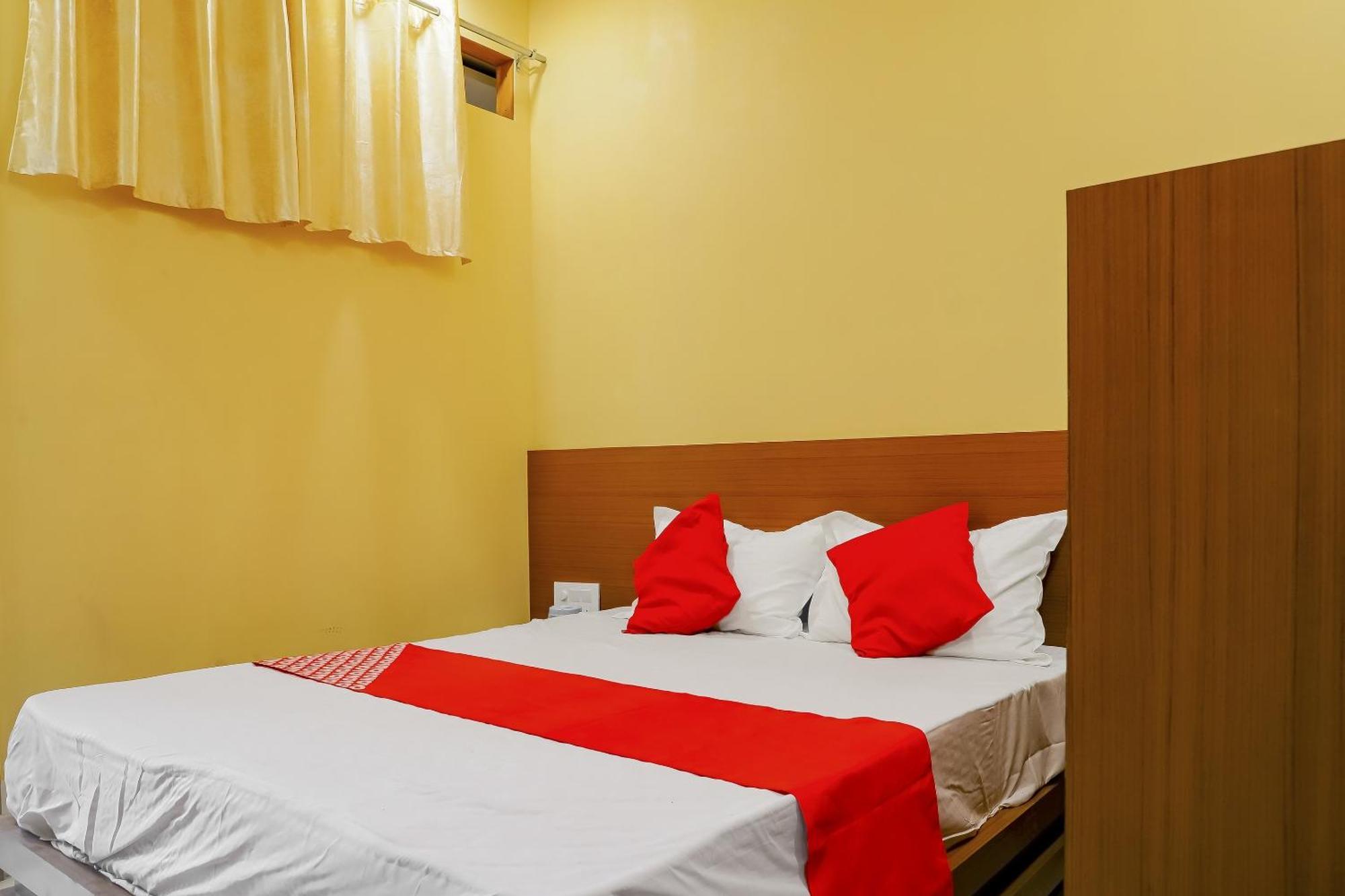 Oyo Hotel Shree Krishna Inn Rooms Surat Ngoại thất bức ảnh