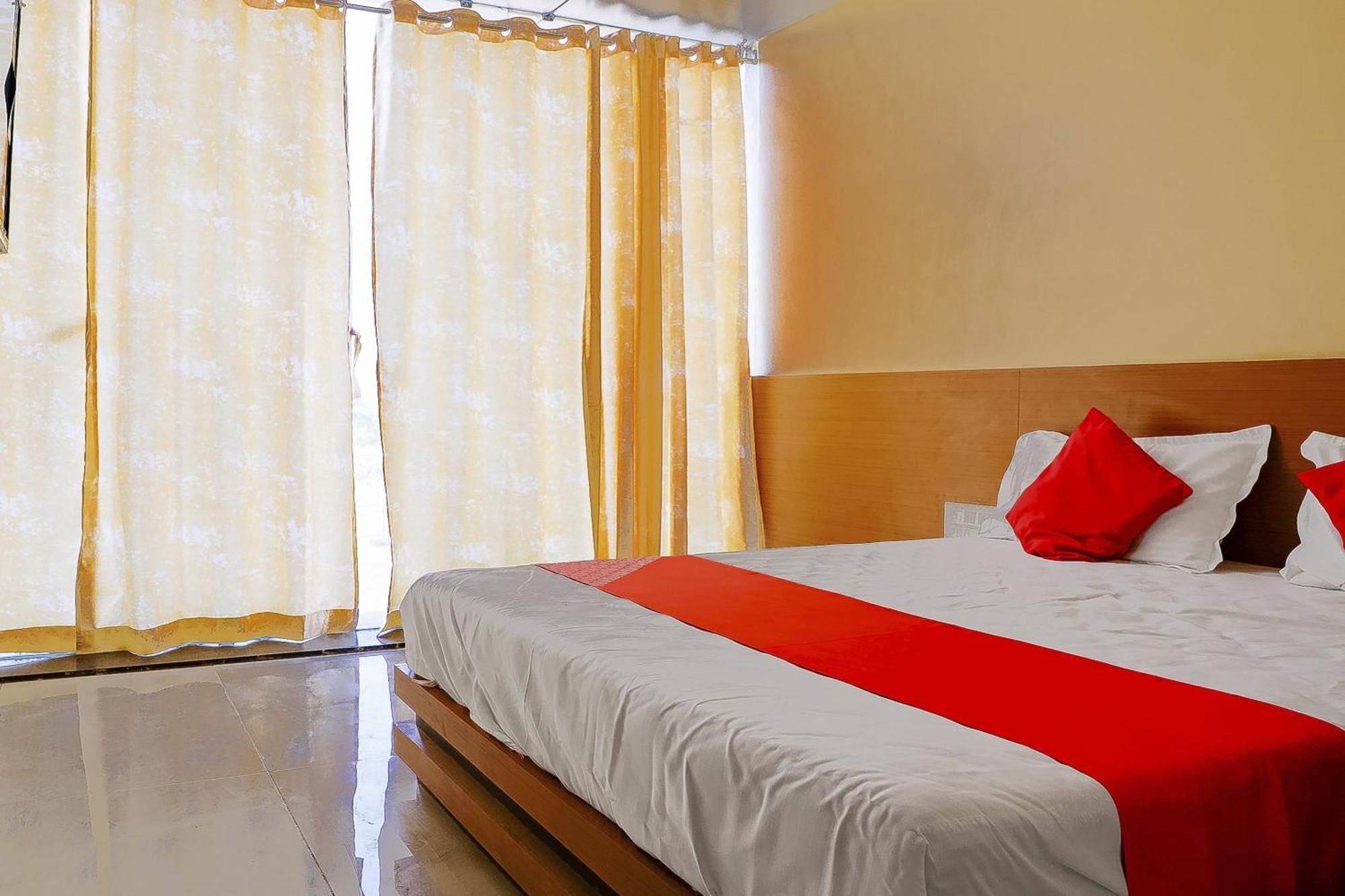 Oyo Hotel Shree Krishna Inn Rooms Surat Ngoại thất bức ảnh