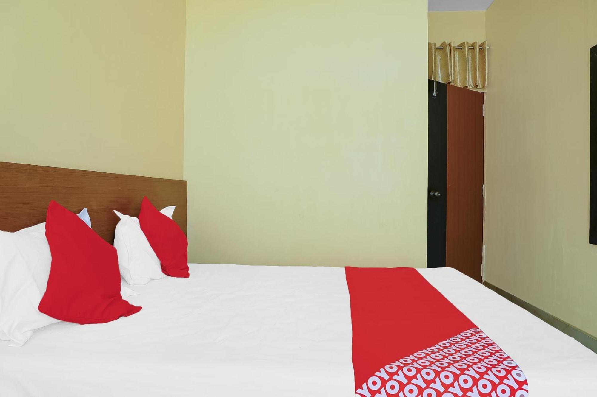 Oyo Hotel Shree Krishna Inn Rooms Surat Ngoại thất bức ảnh