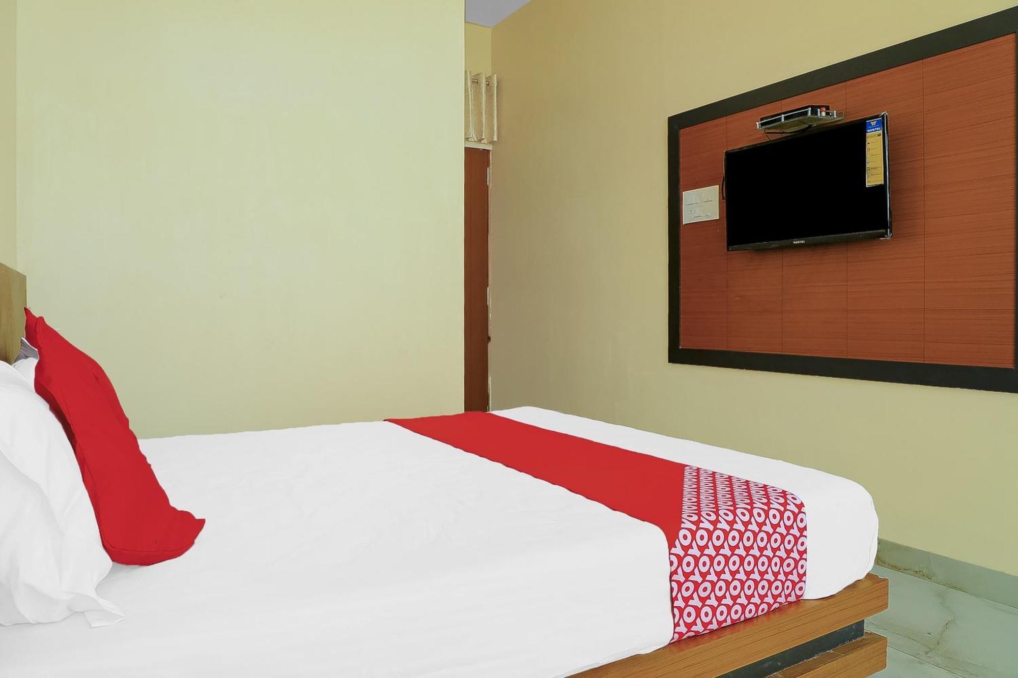 Oyo Hotel Shree Krishna Inn Rooms Surat Ngoại thất bức ảnh