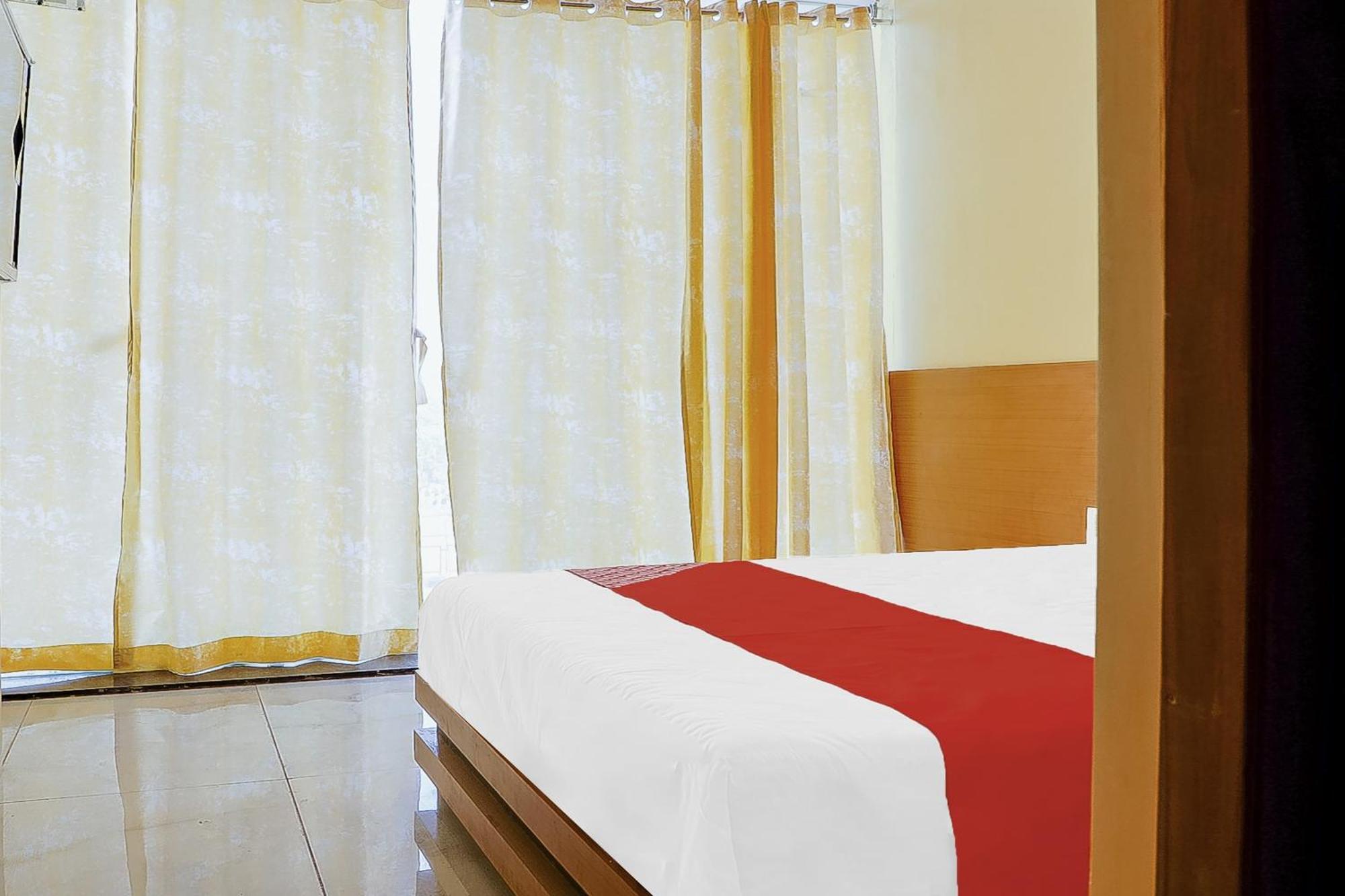 Oyo Hotel Shree Krishna Inn Rooms Surat Ngoại thất bức ảnh