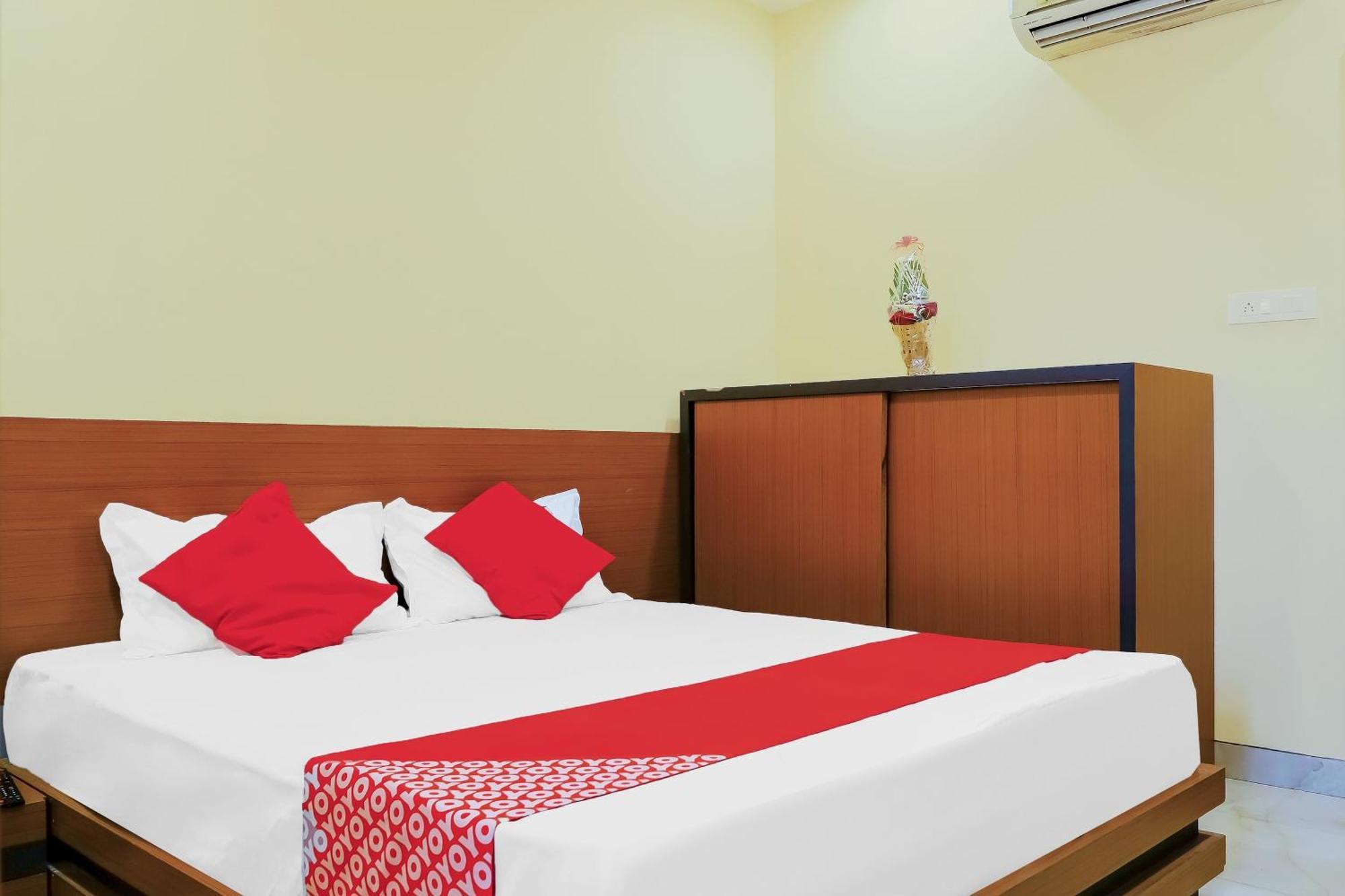 Oyo Hotel Shree Krishna Inn Rooms Surat Ngoại thất bức ảnh